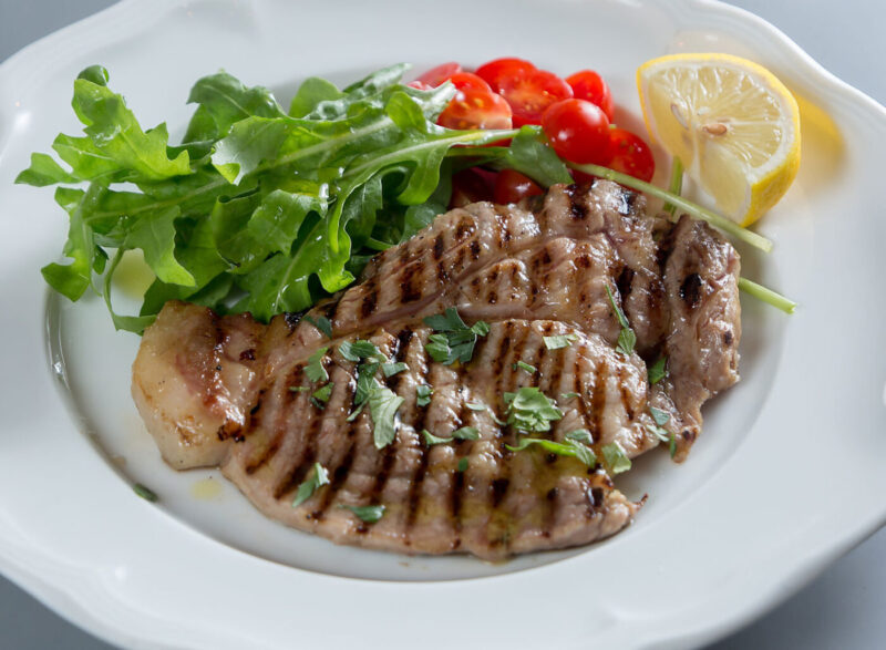 素材を見て、その日の一皿を決める。